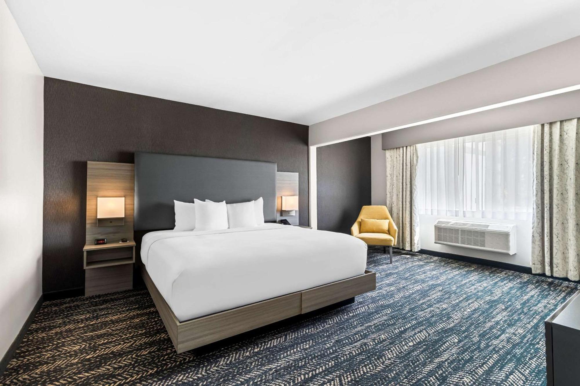 Hourglass Hotel, Ascend Hotel Collection بيكرسفيلد المظهر الخارجي الصورة