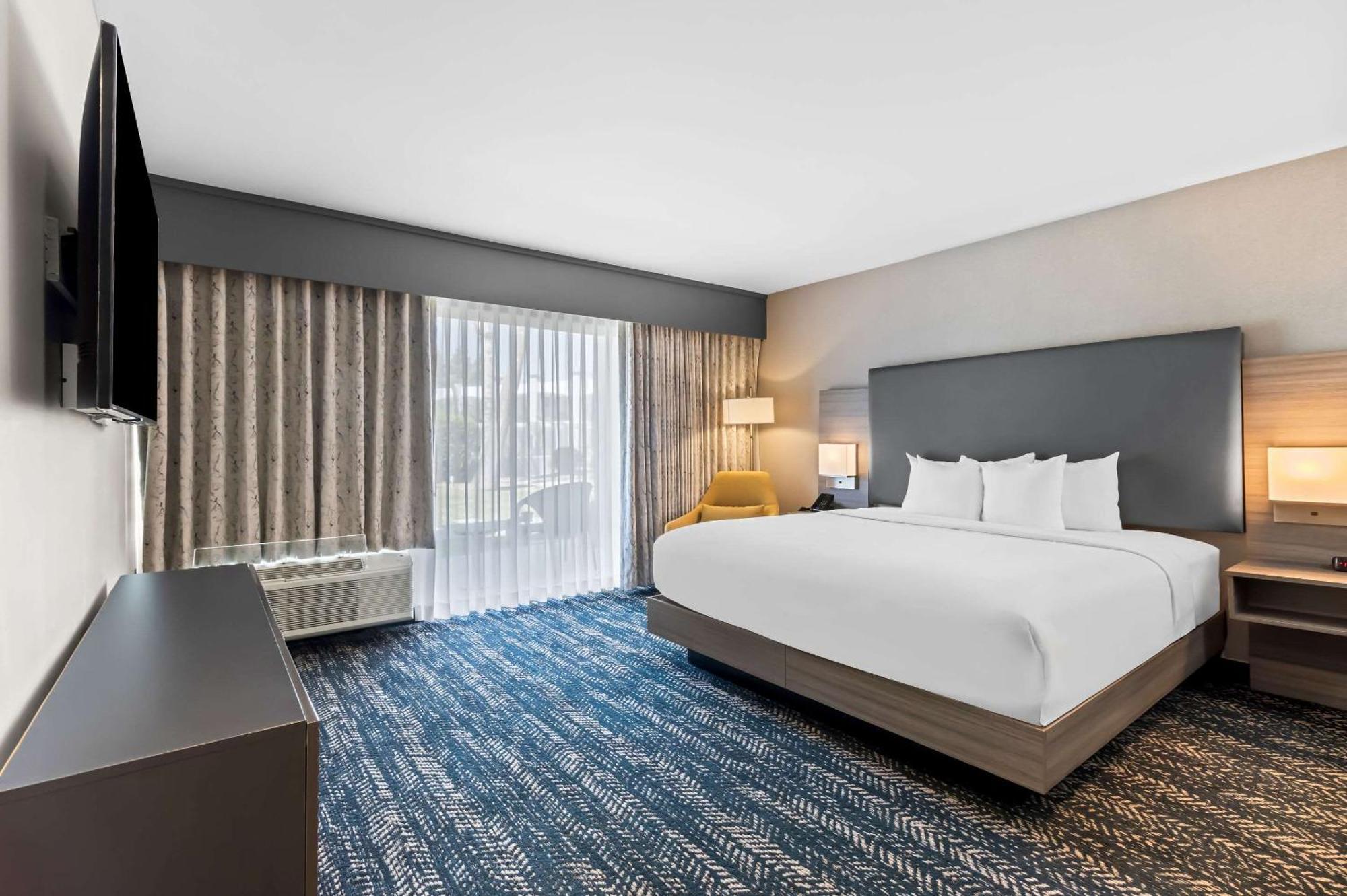 Hourglass Hotel, Ascend Hotel Collection بيكرسفيلد المظهر الخارجي الصورة