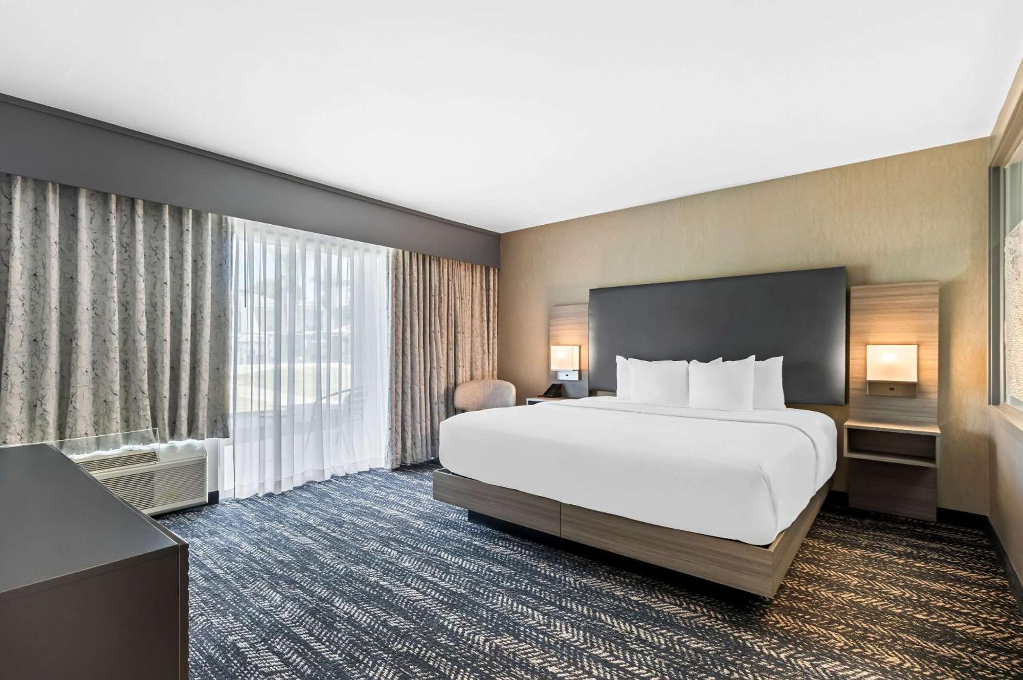 Hourglass Hotel, Ascend Hotel Collection بيكرسفيلد المظهر الخارجي الصورة